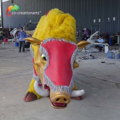 İyi bir fiyat. Kar Geçirmez Sarı Yaban Domuzu Kostümü İki Yetişkin İçin Animatronics çevrimiçi